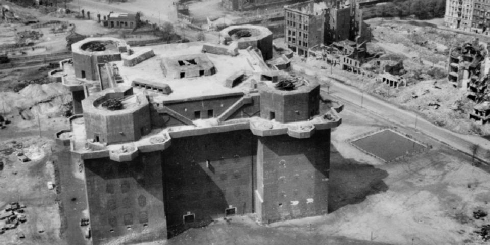 Der Flakturm IV im April 1945